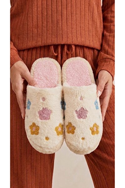 Beyond Women's Mink Flower Embroidered Furry House Slippers 3 cm Byndti̇mjnak...