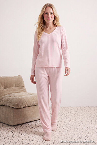 TRENDYOLMİLLA Pembe V Yaka Yumuşak Tuşe Fırçalı Fitilli Örme Pijama Takımı TH...