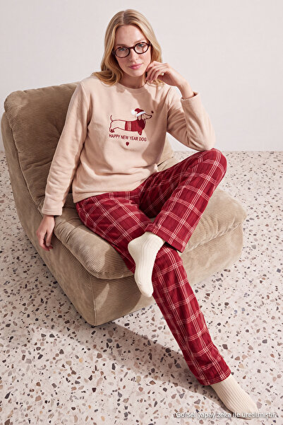 TRENDYOLMİLLA Somon Ekoseli Yılbaşı Temalı Polar Kışlık Örme Pijama Takımı TH...