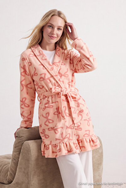 Trendyol Collection روب صباحي من الفليس المحبوك للمراهقات، وردي بطبعة فيونكات...
