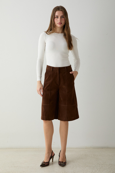Trendyol Kollektion Braune Bermuda-Shorts aus Wildleder TWOAW27SR00070