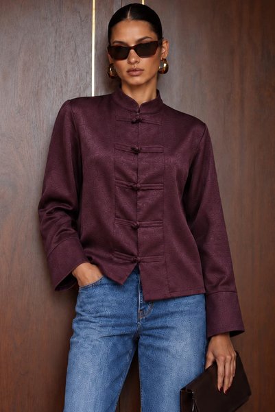 Trendyol Collection Cămașă din satin cu textură de prun și detaliu la închide...