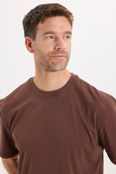 Tudors Men's loose fit comfortable cut 100% cotton short sleeve brown crew ne...
