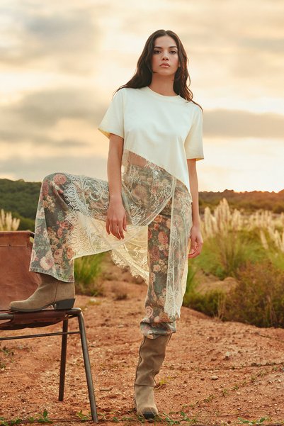 TRENDYOLMİLLA Çok Renkli Çiçek Desenli Yüksek Bel Wide Leg Jeans TWOAW27JE00156