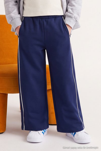 TRENDYOLKIDS Marineblaue Interlock-Jogginghose für Mädchen mit weißen Streife...