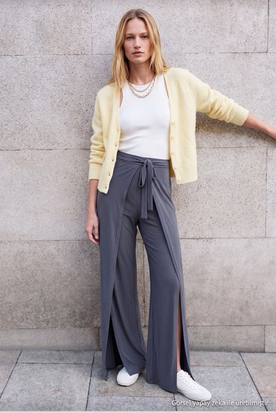 Trendyol Collection بنطلون صيفي مرن بفتحة جانبية وتفاصيل ربط من أنثراسايت TWO...
