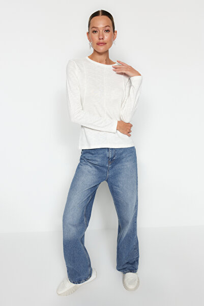 Trendyol Collection Πλεκτό μπλουζάκι εκρού με λεπτομερείς ραφές Crew Neck Slim Fit TWOAW24TS00009