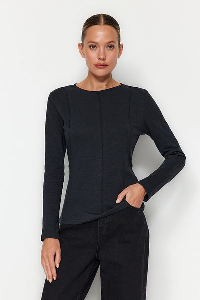 Trendyol Collection Antracitové prošívání Detailní Crew Neck Pletené tričko Slim Fit TWOAW24TS00009