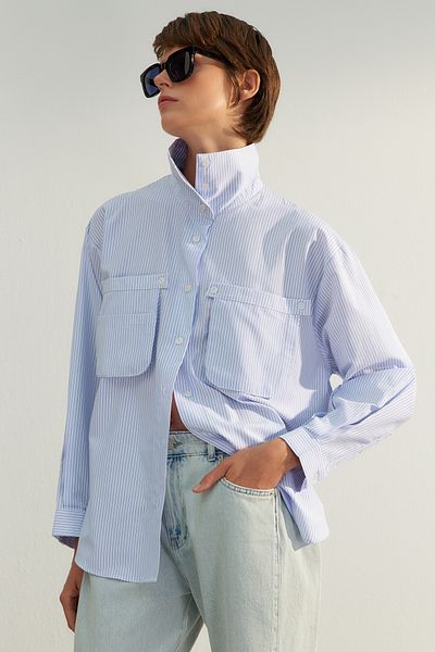 Trendyol Collection Hellblaues, gewebtes Oversize-Hemd in limitierter Auflage TWOAW24GO00246