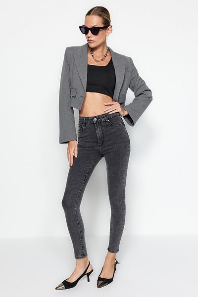 Trendyol Collection Anthrazitfarbene Skinny Jeans mit hoher Taille TWOAW24JE00066