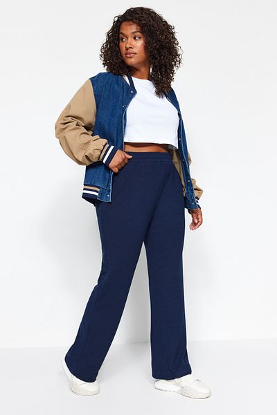 Trendyol Curve Marineblaue Jogger-Jogginghose in Übergröße – Twisted Knitted TBBAW24AJ00005