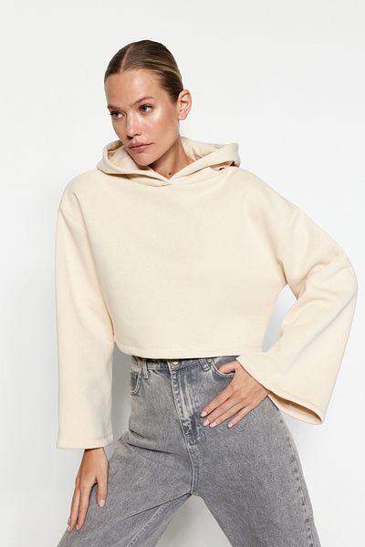Trendyol Collection Light Stone Silný vnitřní fleece Uvolněný střih Crop Španělský rukáv Pletená mikina s kapucí TWOAW24SW00284
