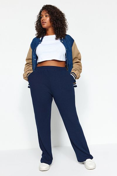 Trendyol Curve Marineblaue Jogger-Jogginghose in Übergröße – Twisted Knitted TBBAW24AJ00005