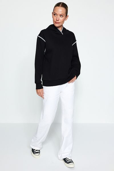 Trendyol Collection Черен плетен суичър с детайли и качулка от дебел полар отвътре TWOAW24SW00180