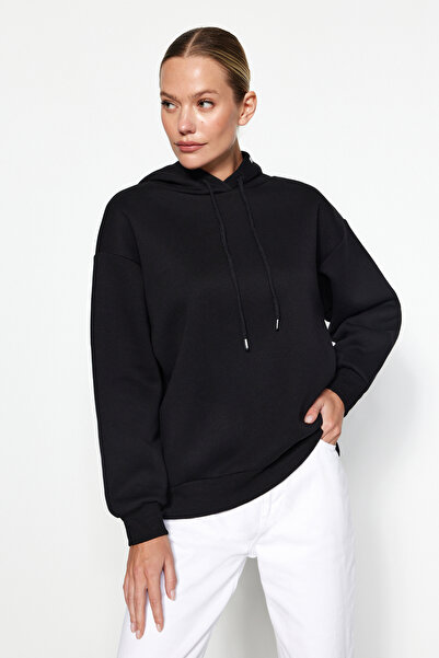 Trendyol Collection Černá pletená mikina s kapucí, tištěný oversize/široký střih TWOAW24SW00389