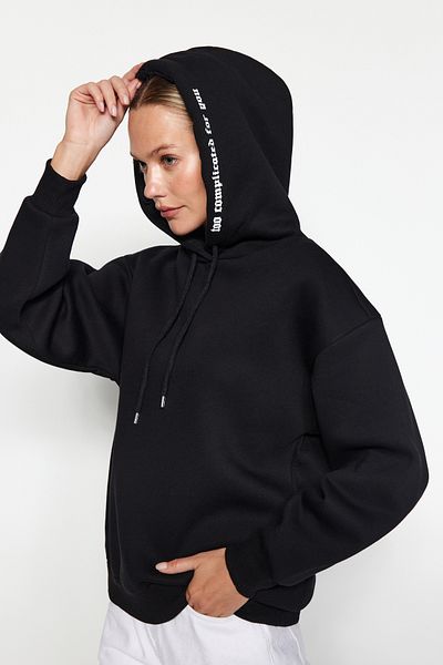 Trendyol Collection Черен плетен суичър с качулка и надпис с лозунги TWOAW24SW00389