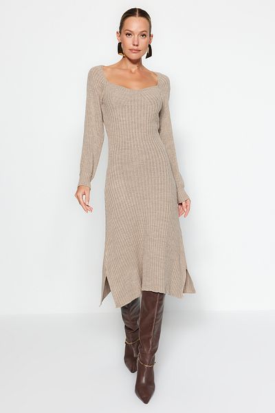 Trendyol Collection Srdíčkový límec Mink Midi pletené šaty - TWOAW24EL00212