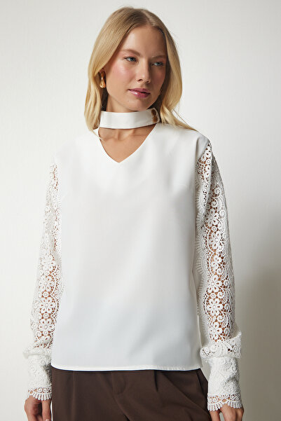 Happiness İstanbul Жіноча обтягуюча блузка з детальним рукавом екрю-гупур TO00092