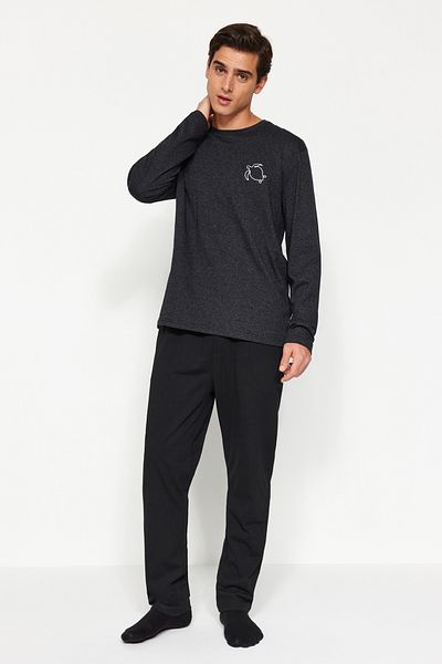 Trendyol Collection Ανδρικό σετ πλεκτής πιτζάμες με τυπωμένη κανονική εφαρμογή Anthracite TMNAW24PT00038
