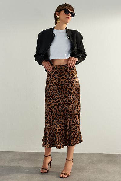 Trendyol Collection Barna prémium minőségi állatmintás szatén midi szőtt szoknya TWOAW24ET00140