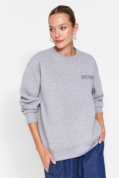 Trendyol Collection Šedá melanž Zadní potisk Detailní Tlustý vnitřní fleece Regular/Normal Fit Pletená mikina TWOAW24SW00387
