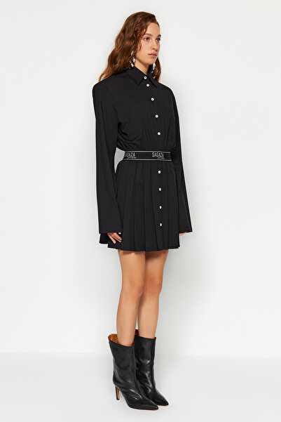 Trendyol Collection X Sagaza Studio Černý pas s otevřeným pasem/Skater pas s pláštěm z palepate šaty tclaw24el00000
