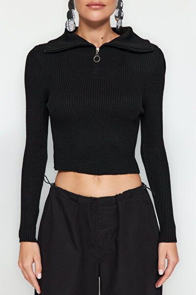 Trendyol Collection Czarny sweter z dzianiny zapinany na zamek i szczegółowy TWOAW24KZ01208