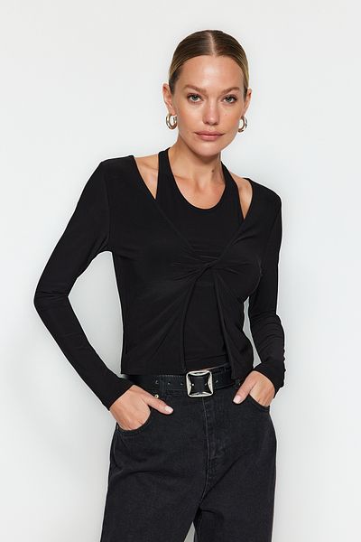 Trendyol Collection Czarna dopasowana, elastyczna bluzka z dzianiny o sportowym wyglądzie od wewnątrz TWOAW24BZ00406