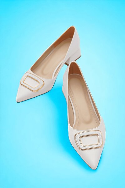 DURUNUN BUTİĞİ Scec White Buckle (4cm) Pointed Toe Heeled Shoes