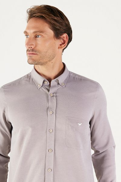 AC&Co / Altınyıldız Classics Ανδρικό πουκάμισο Oxford με γιακά με στενό κόψιμο σε καφέ λεπτή εφαρμογή