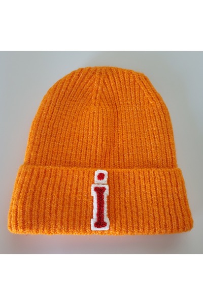 initialess قبعة صوف برتقالية محبوكة مطوية من الموهير مع حرف I