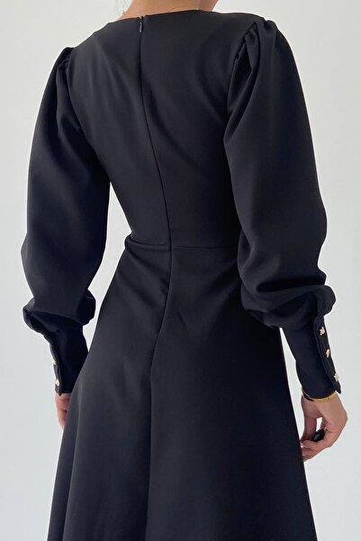 lovebox Detail knoflíku z bavlněné látky Atlas s výstřihem do V, dlouhým balonovým rukávem, midi délka, černé večerní šaty 174