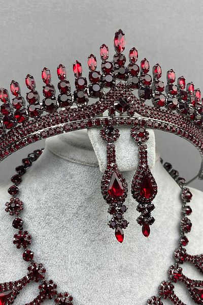 Hobigram Set Coroană și Colier de Mireasă Anteras Burgundy pentru Cele mai Frumoase Mirese – Coroană, Piatră de Cristal, Model Elegant – Ta
