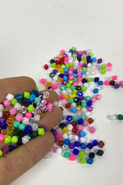 Hobigram Beads Assortment Colorful Pyramid Plastic Beads 25 Gr – Beads, Stylish Design, Women's Accessory – Bon