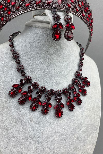Hobigram Set Coroană și Colier Mia Bridal Henna Burgundy pentru Cele mai Frumoase Mirese – Coroană, Piatră de Cristal, Model Elegant – Coroană –