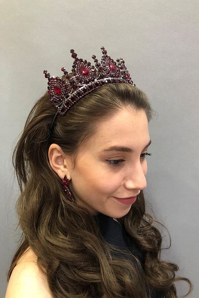 Hobigram Model Ahu Coroana și cercei de mireasă cu henna roșu închis pentru cele mai frumoase mirese – Coroană, piatră de cristal, model elegant