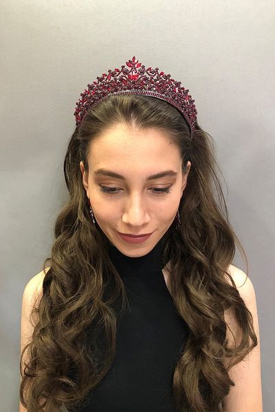 Hobigram Model Pegasi pentru cele mai frumoase mirese Coroana si cercei de mireasa Henna Burgundy – Coroana, cu piatra de cristal, model elegant – T