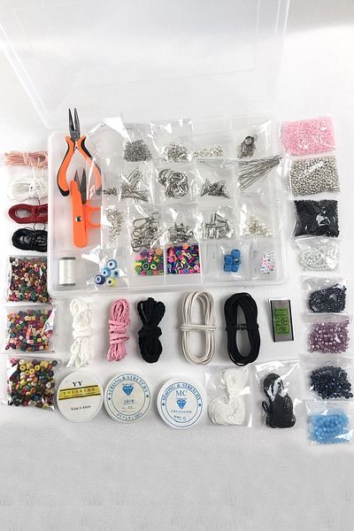 Hobigram Bead Assortment Jewelry Making Material Hobby Set with Scrapers – Beads, Stylish Design, Women's Accessory – B