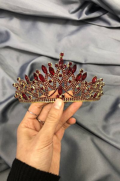 Hobigram Coroana Henna cu detaliu auriu cu cristal roșu închis pentru cele mai frumoase mirese – Coroană, piatră de cristal, model elegant –
