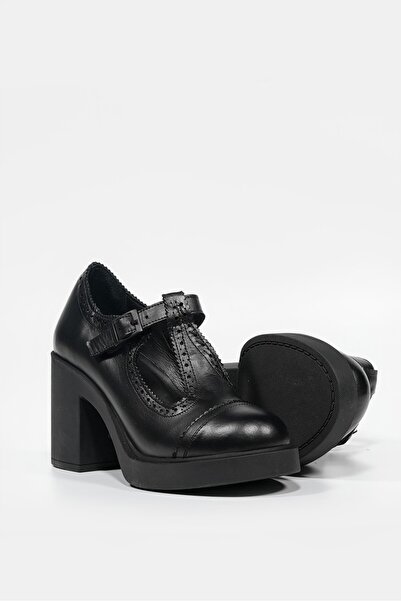 TUNAELLİ WOMEN'S BLACK GENUINE LEATHER STRAP THICK HEEL SHOES