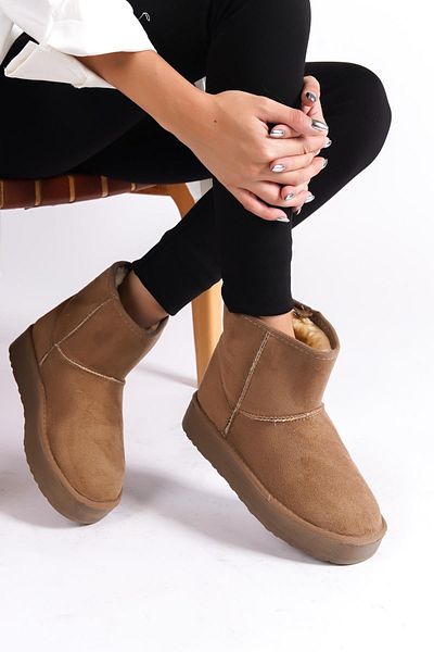 Capone Outfitters Capone Damenstiefel mit dicker Sohle, runder Zehenpartie, pelzig, mittlere Größe