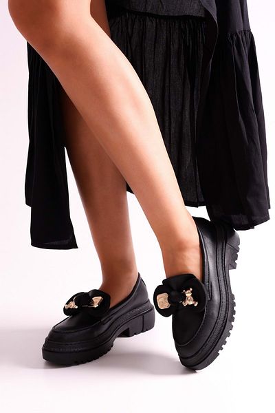 Shoeberry Damen Astor Black Skin Loafer mit dicker Sohle und Schleife, Black Skin