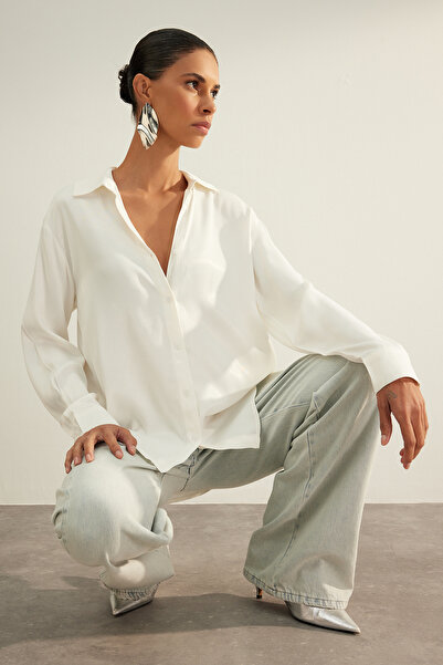 Trendyol Collection Ecru Premium Oversize/Wide Fit saténová tkaná košile TWOAW24GO00089