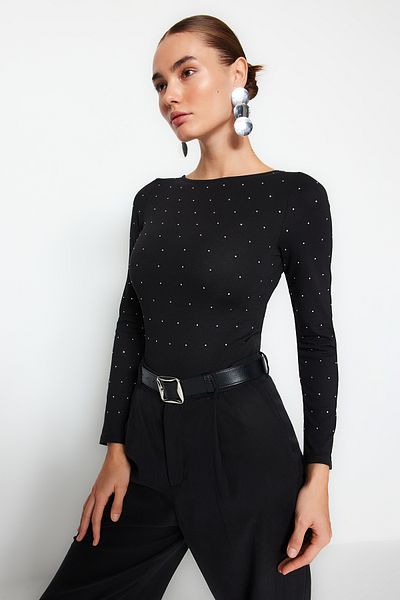 Trendyol Collection Schwarzer, langärmliger Stretch-Strickbody aus Baumwolle mit Steindruck und Druckknopf TWOAW24BD00059