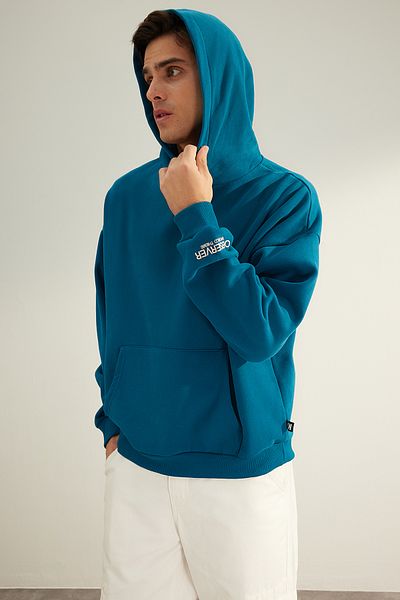 Trendyol Collection Petrolfarbenes, besticktes Oversize-Kapuzenpullover – TMNAW24SW00031