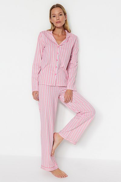 Trendyol Collection Nachtwäsche-Set aus rosa gestreiftem Hemd und Hose, 100 % Baumwolle – THMAW24PT00144
