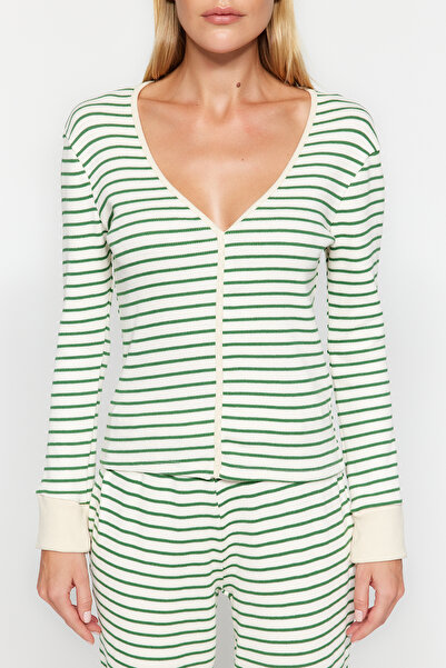 Trendyol Collection Grün gestreiftes Jogger-Pyjama-Set – Bündchen- und Paspeldetails THMAW24PT00141