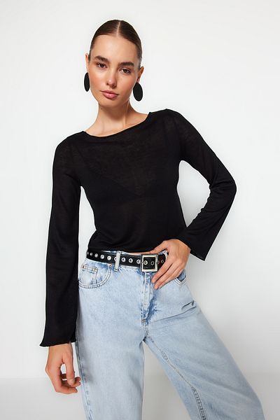 Trendyol Collection Czarna, dzianinowa bluzka o regularnym kroju z dekoltem w łódkę TWOAW24BZ00156