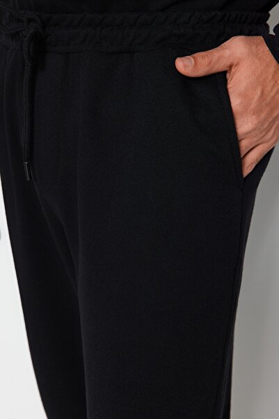 Trendyol Collection Hochwertige schwarze, dick geschnittene Jogginghose – Doppelbein TMNAW24EA00023