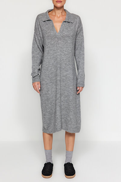 Trendyol Collection Šedé úpletové midi šaty – měkká textura, udržitelnější TWOAW24EL00520